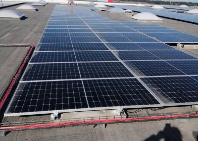 Instalación placas solares autoconsumo para empresa Adient